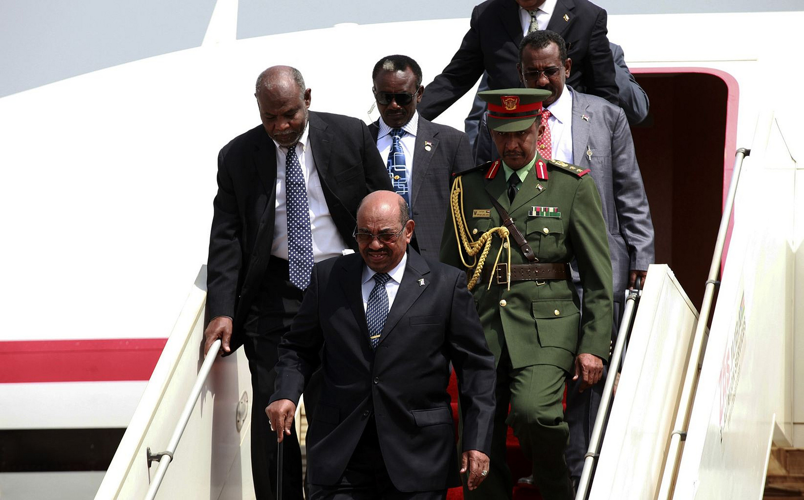 President Omar Hassan al-Bashir leaving plane in April, 2013. Photo: Abayomi Azikiwe (published under fair use policy for intellectual non-commercial purposes)